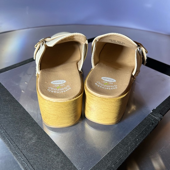 Dr. Scholl’s Shoes Cream Slip-On Closed-Toed Clogs, size 7.5M - Picture 4 of 6